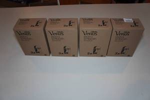 lot 130 image: 12 Gillette Venus Extra Smooth Sensitive Razors