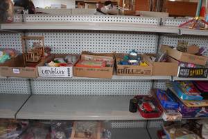 lot 123 image: Doll Furniture and Accessories