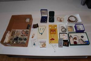 lot 155 image: Costume Jewelry - Necklaces, Pins, Earrings
