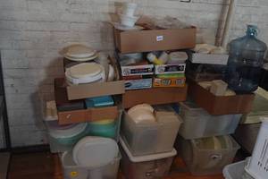 lot 115 image: Assorted Vintage Tupperware - Serving, Bowls, Canisters, Lids