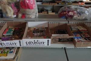 lot 199 image: Singer Sewing Machine Accessories and Promotional Items