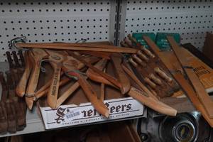 lot 215 image: Singer Skirt Markers, Assorted Hangers