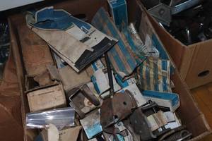 lot 219 image: NOS GM Parts