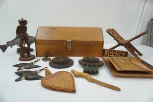 lot 23 image: Wooden Decor Collection