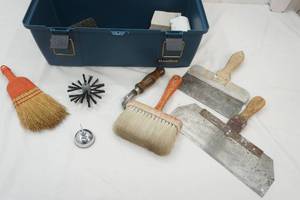 lot 30 image: tool box with contents