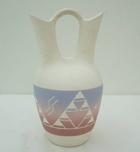 lot 48 image: Sioux Wedding Vase 9.5 tall