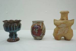lot 57 image: Vintage Pottery Pieces