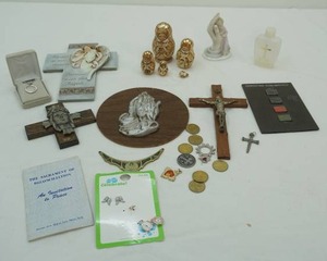 lot 101 image: Religious Decor and Jewelry