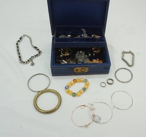 lot 118 image: Vintage Blue Leather Fleur-de-lis Pattern Jewelry Box & Costume Jewelry