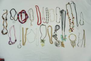lot 123 image: Fashion Jewelry Necklaces