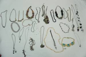 lot 125 image: Costume Jewelry Necklaces