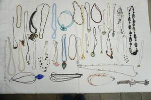 lot 127 image: Fashion Jewelry Necklaces