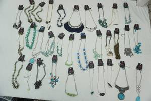 lot 128 image: (32ct) NEW Paparazzi Necklace & Earring Sets