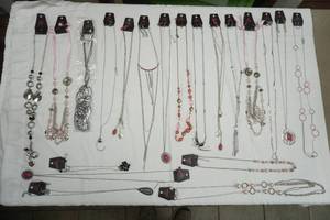 lot 129 image: NEW Paparazzi Necklace & Earring Sets