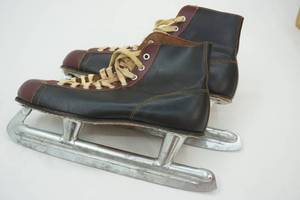 lot 132 image: Vintage 1960s Hockey Skates Mens Size 10. In Original Box.