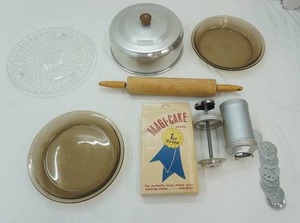 lot 138 image: Vintage Baking Items Cookie Press and more