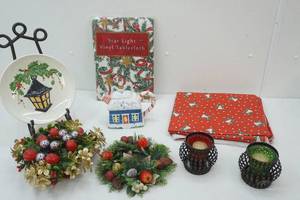 lot 140 image: Vintage Christmas Items