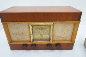 lot 146 image: Vintage Vacuum Tube Echophone Radio (non-working)