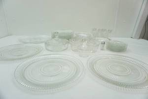 lot 148 image: Depression Glass Queen Mary (30 Pieces)