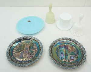 lot 147 image: Vintage Fenton Christmas Plates & Daisy and Button Bells & Hat