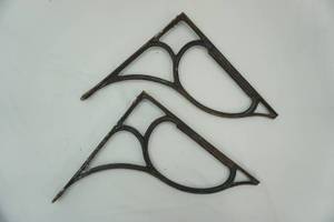 lot 153 image: Vintage Cast Iron Shelf Brackets 14x13.5 (2ct)