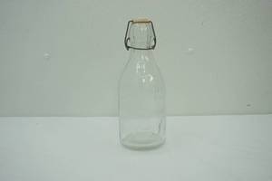 lot 157 image: Vintage Thatchers Dairy Milk Bottle One Quart