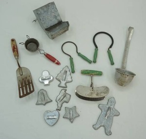 lot 160 image: Vintage Kitchen Utensils & Vintage Small Bird Feeder