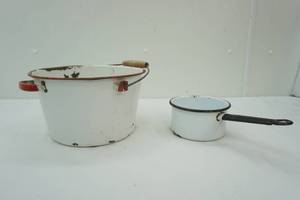 lot 162 image: Enamelware Bucket & Sauce Pot