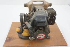 lot 180 image: Wayne Porta-Pump II Portable Gas Engie Utility Pump