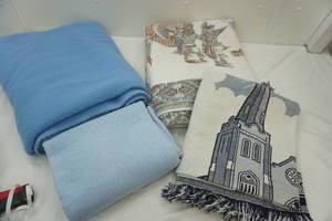 lot 186 image: (4ct) Blanket Lot