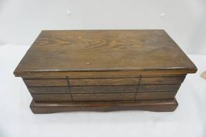lot 216 image: Vintage Wooden Treasure Box 17.5x9x7