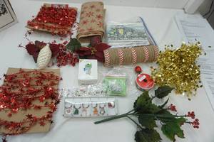 lot 246 image: Christmas Decor Lot