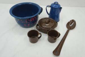 lot 255 image: Enamelware Pot, small pan with lid, 2 cups, spoon, small coffee pot