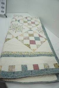 lot 262 image: Queen Size Quilt