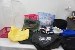 lot 265 image: Reusable Bags & Storage Bins