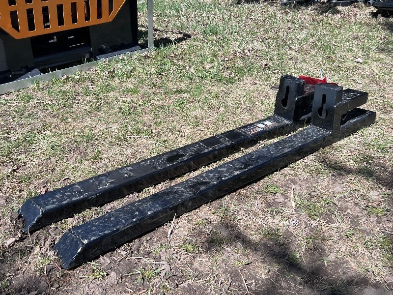 lot 8372 image: Wolverine Non-Adjustable Clip-On Pallet Forks (TF2-66-4000G)