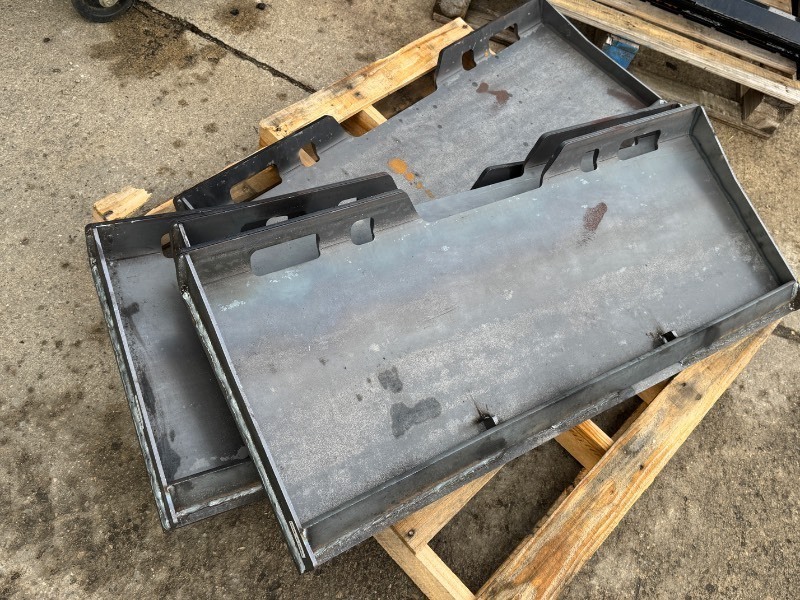 lot 4462 image: YINTATECH 12 Universal Quick Attach Mount Plate (QMP2-16-12T)