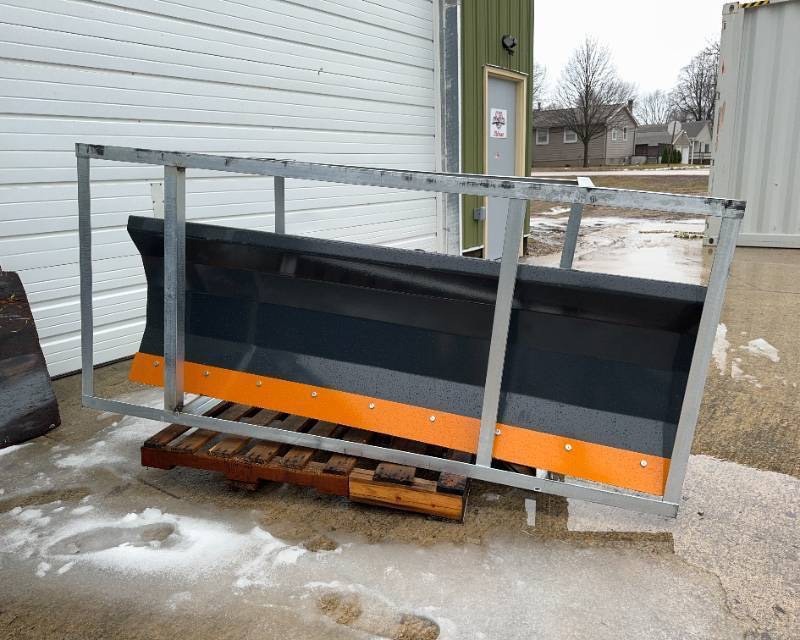 lot 4256 image: Wolverine Skid Steer Snow Dozer Blade (DB-15-84W)