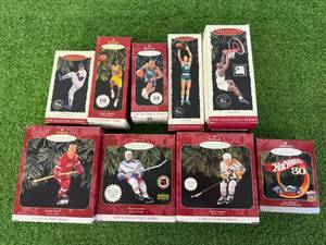 lot 23 image: Hallmark Keepsake Ornaments