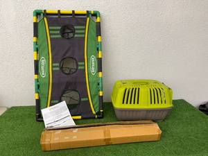 lot 77 image: Mixed Lot - Pet Carrier, Yard Game & New Dusters