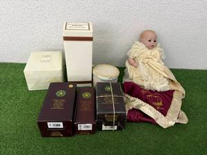 lot 80 image: Collectibles