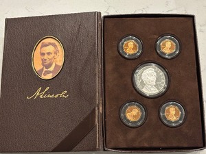 lot 8 image: 2009 U.S. Mint Lincoln Coin and Chronicles Set