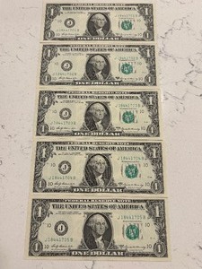 lot 31 image: 1969 A Green Seal $1 Dollar Federal Reserve Notes Uncirculated Consecutive