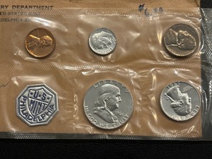 lot 46 image: 1961 Mint Set