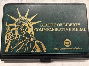 lot 134 image: Statue of Liberty Commemorative Medal