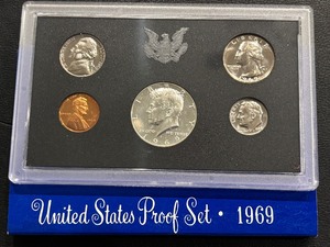 lot 111 image: 1969 Proof Set