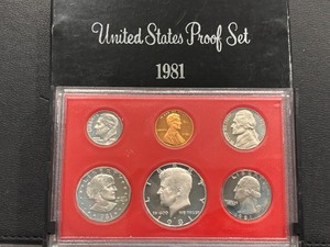lot 112 image: 1981 Proof Set
