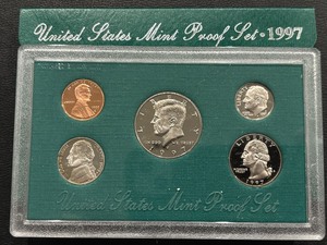 lot 121 image: 1997 Proof Set