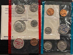 lot 153 image: 1970 P & D Mint Set