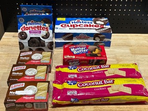 lot 25 image: Snacks